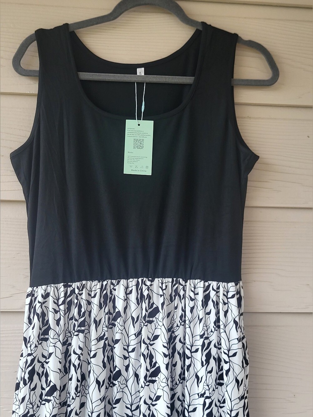 AUSELLY Floral Midi Dress in Black with pockets & White Large NWT